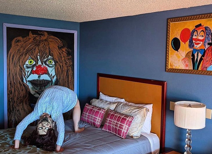You Can Stay In A Clown Motel, Next To An Actual Cemetery And It’s So CREEPY