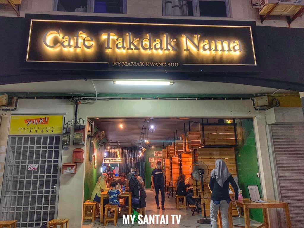 Cafe In Malaysia Goes Viral For It's Unique Seating Plan