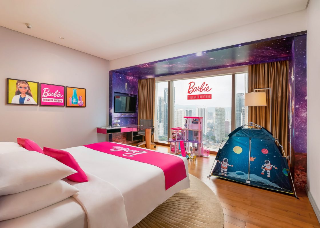 You Can Stay In A Barbie Dreamhouse Themed Hotel - Social Junkie