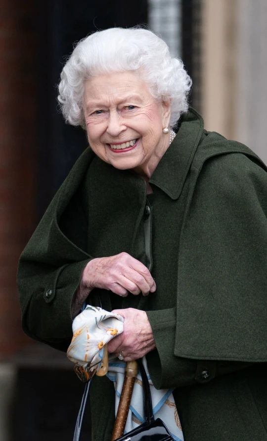 The Queen Of Clean! Her Majesty Has Launched Her Own Range Of Washing Up Liquid - It'll Cost You £14.99!