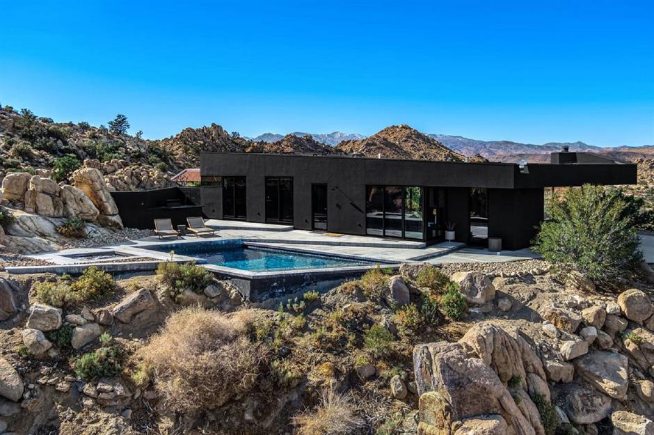 Black Houses That Will Convince You To Join The Dark Side